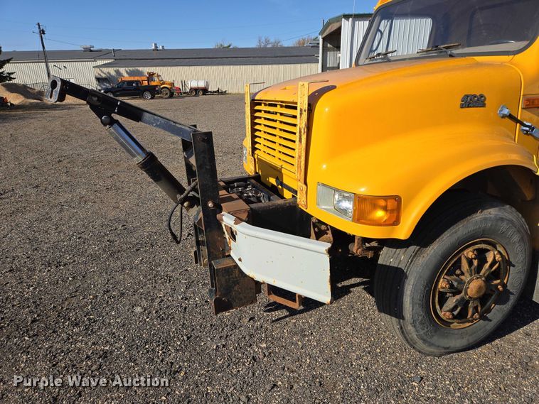 image for item DY1447 1999 International 4700 dump truck
