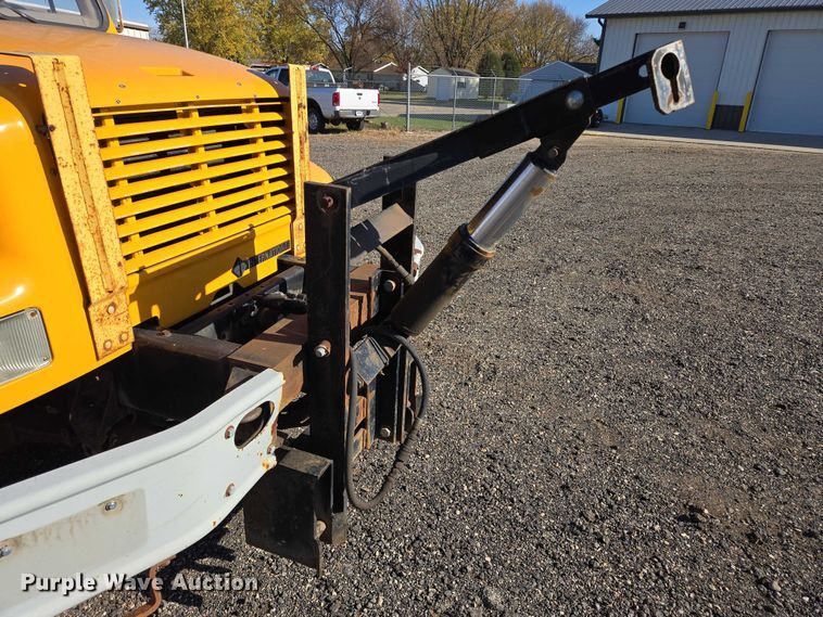 image for item DY1447 1999 International 4700 dump truck