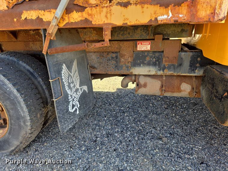 image for item DY1447 1999 International 4700 dump truck