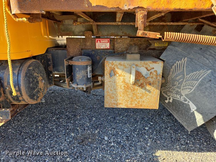 image for item DY1447 1999 International 4700 dump truck