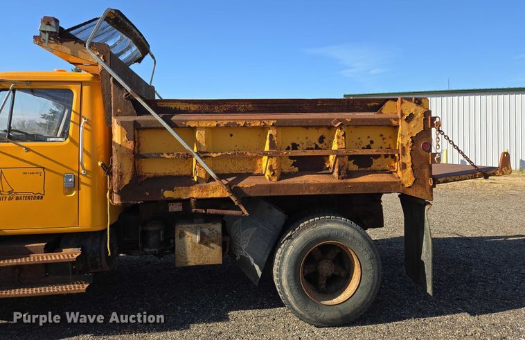 image for item DY1447 1999 International 4700 dump truck