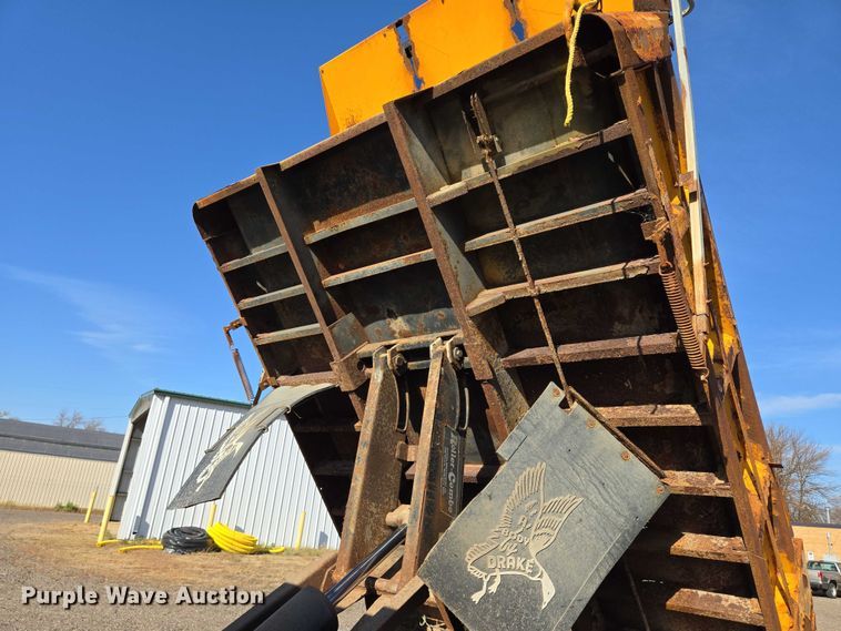 image for item DY1447 1999 International 4700 dump truck