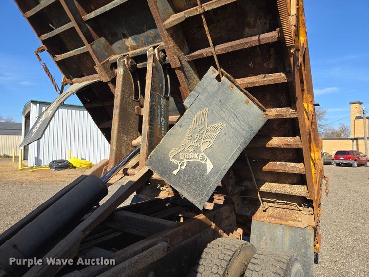 image for item DY1447 1999 International 4700 dump truck