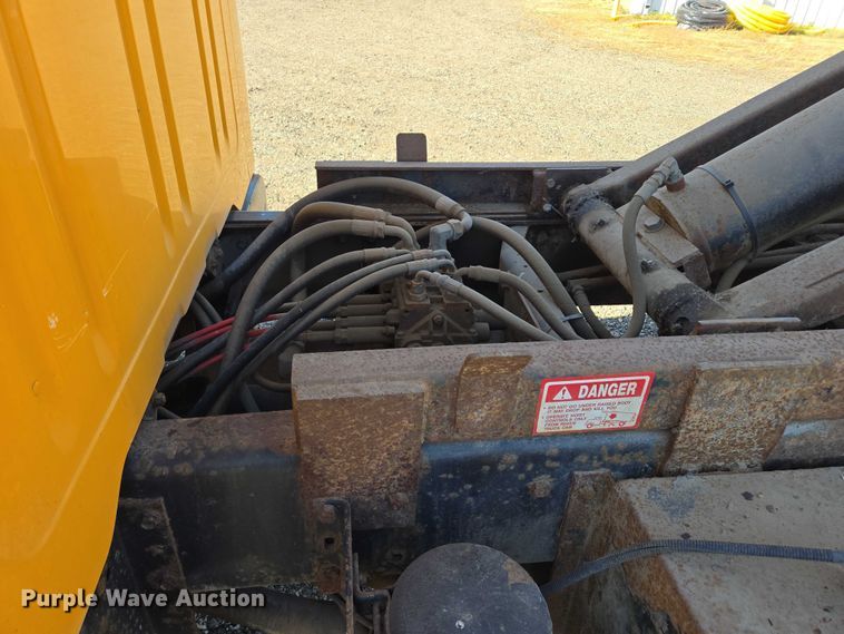 image for item DY1447 1999 International 4700 dump truck