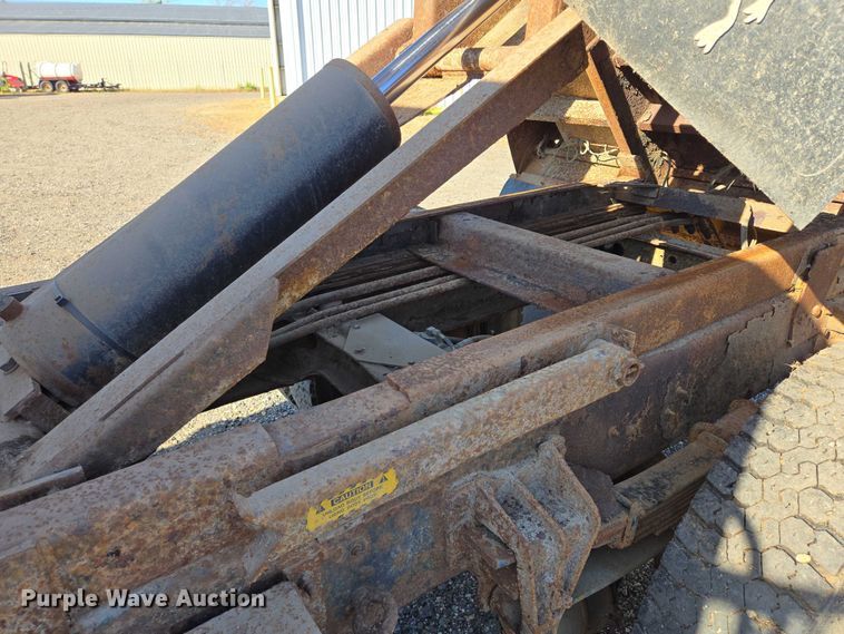 image for item DY1447 1999 International 4700 dump truck