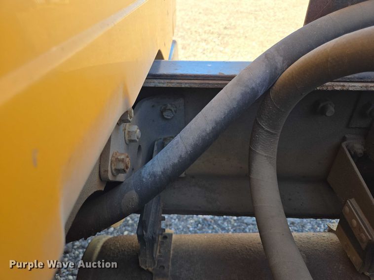 image for item DY1447 1999 International 4700 dump truck