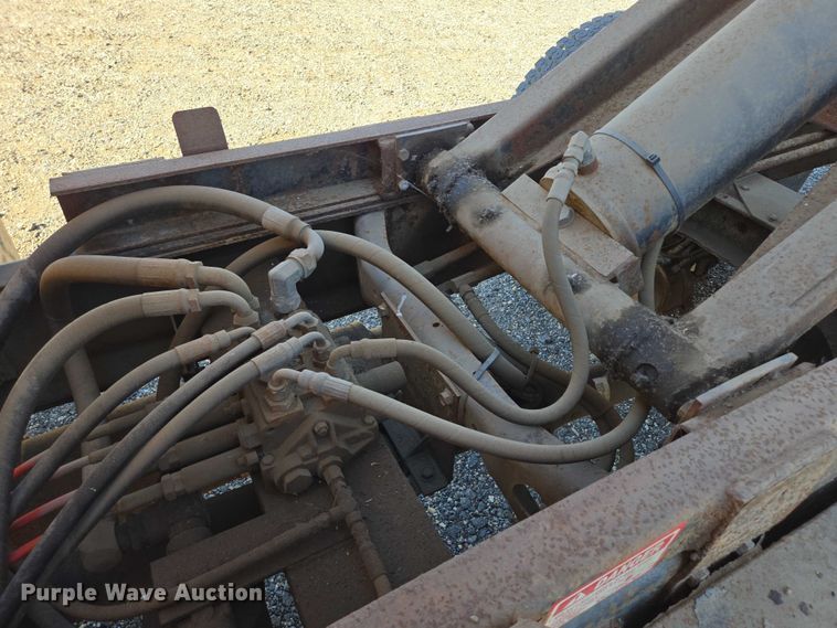 image for item DY1447 1999 International 4700 dump truck