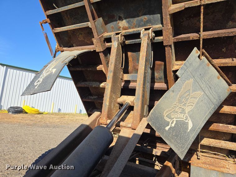 image for item DY1447 1999 International 4700 dump truck