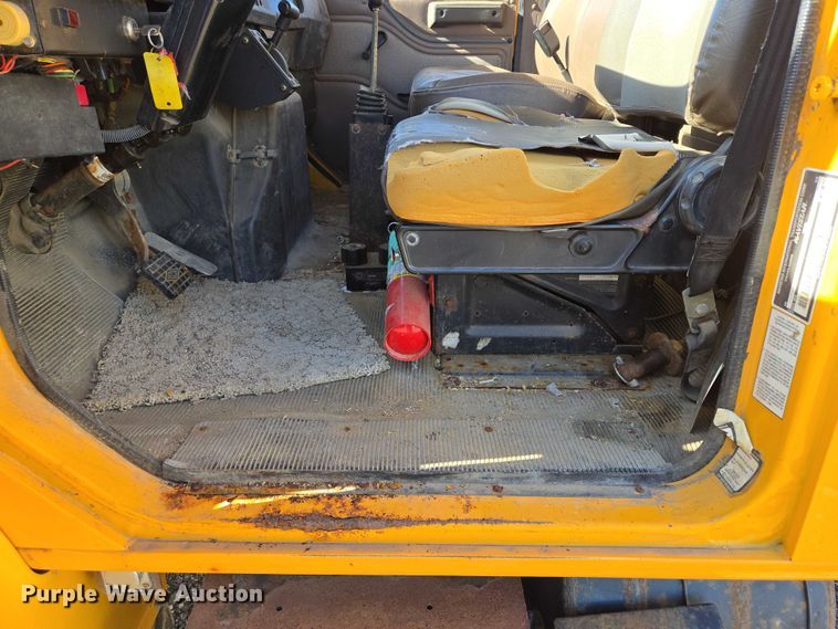 image for item DY1447 1999 International 4700 dump truck