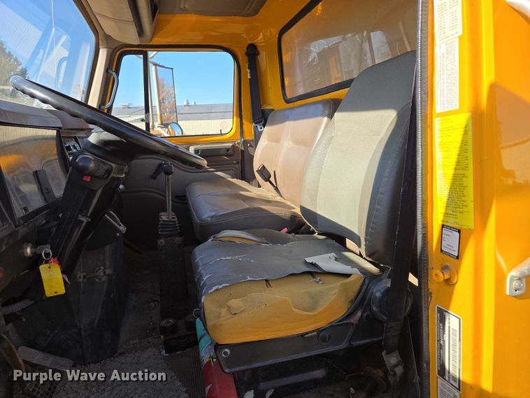 image for item DY1447 1999 International 4700 dump truck