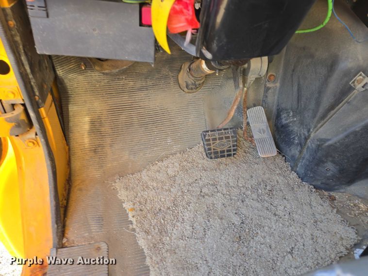 image for item DY1447 1999 International 4700 dump truck