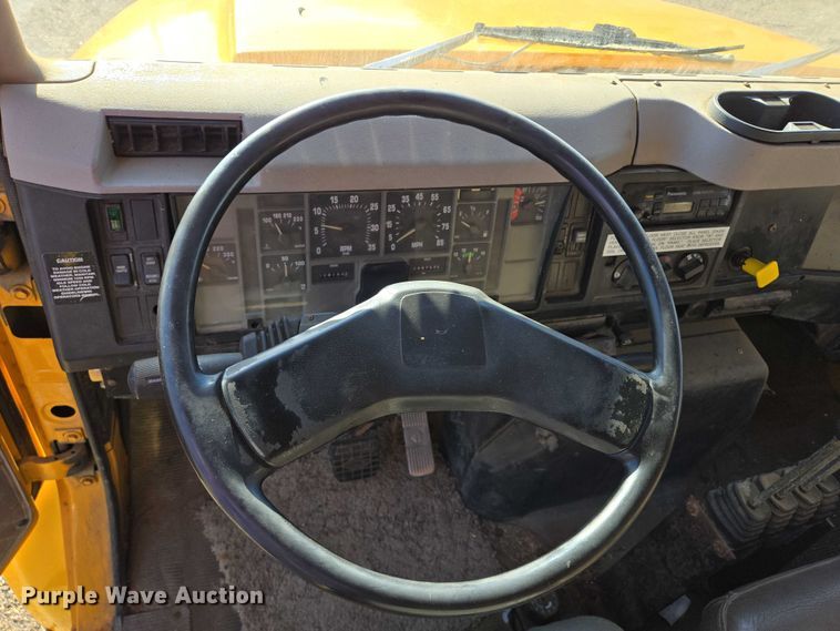 image for item DY1447 1999 International 4700 dump truck