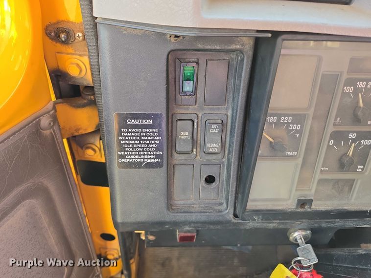 image for item DY1447 1999 International 4700 dump truck