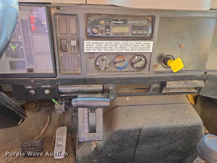 image for item DY1447 1999 International 4700 dump truck