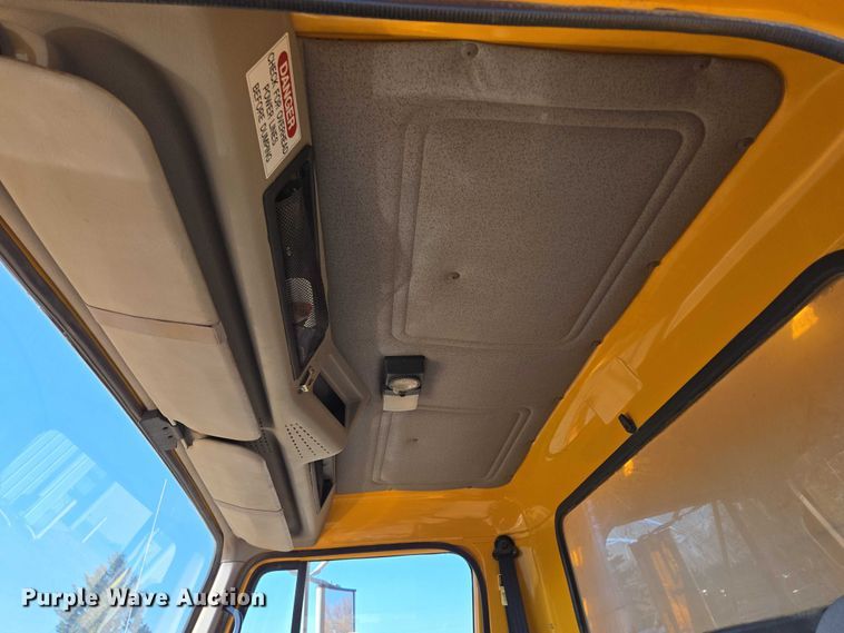 image for item DY1447 1999 International 4700 dump truck