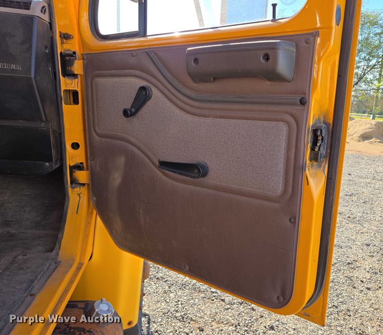 image for item DY1447 1999 International 4700 dump truck