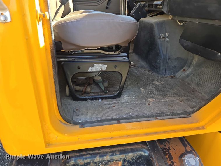 image for item DY1447 1999 International 4700 dump truck