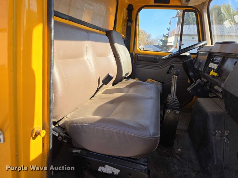 image for item DY1447 1999 International 4700 dump truck