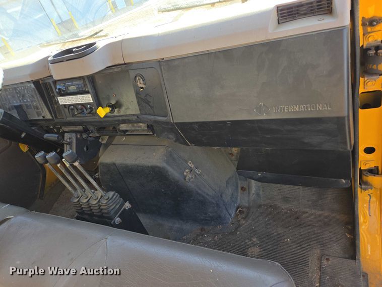 image for item DY1447 1999 International 4700 dump truck