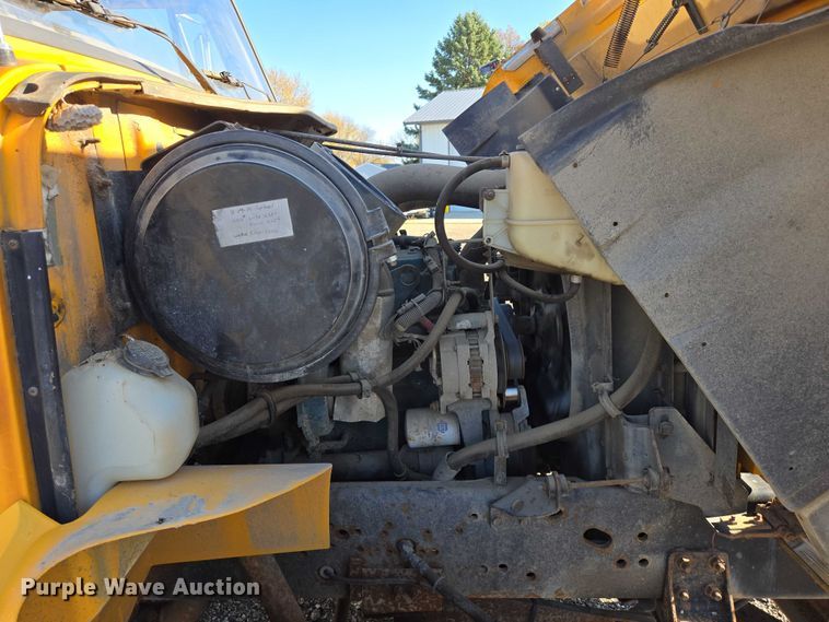 image for item DY1447 1999 International 4700 dump truck