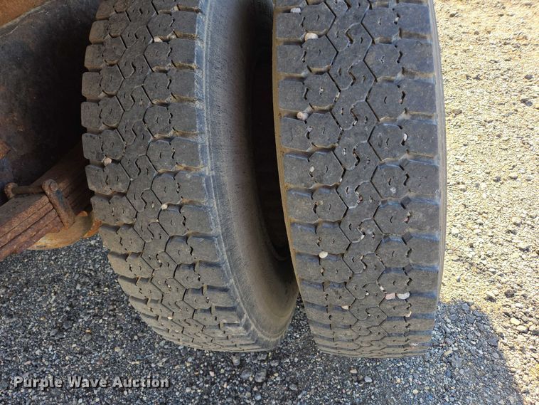 image for item DY1447 1999 International 4700 dump truck