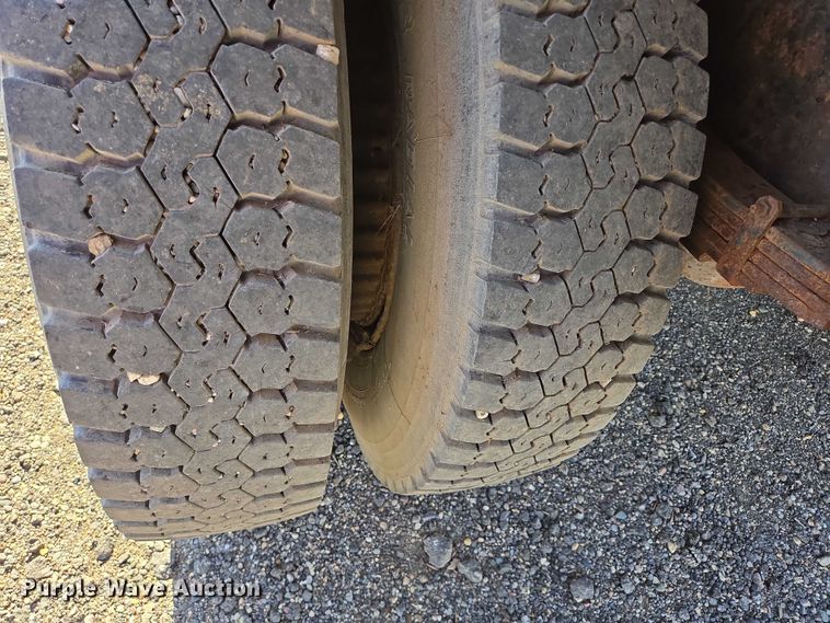 image for item DY1447 1999 International 4700 dump truck