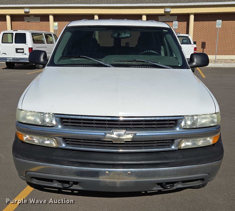 image for item DY1450 2004 Chevrolet Suburban 1500 SUV