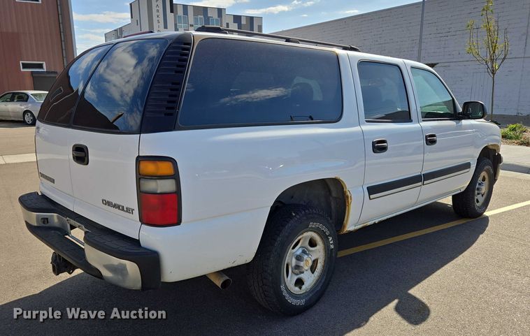 image for item DY1450 2004 Chevrolet Suburban 1500 SUV
