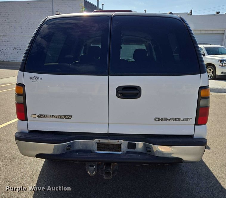 image for item DY1450 2004 Chevrolet Suburban 1500 SUV