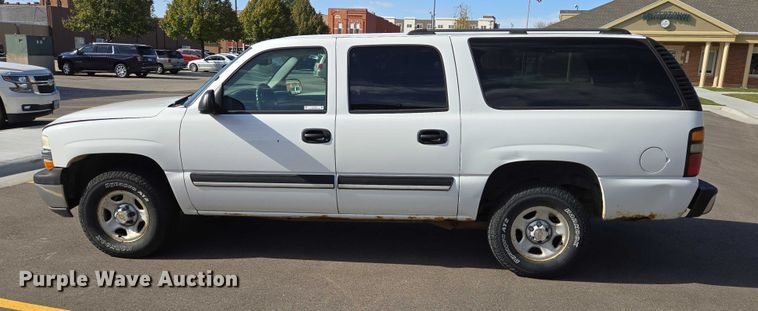 image for item DY1450 2004 Chevrolet Suburban 1500 SUV