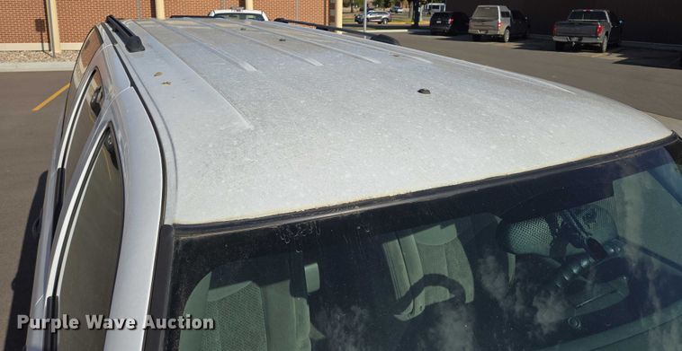 image for item DY1450 2004 Chevrolet Suburban 1500 SUV