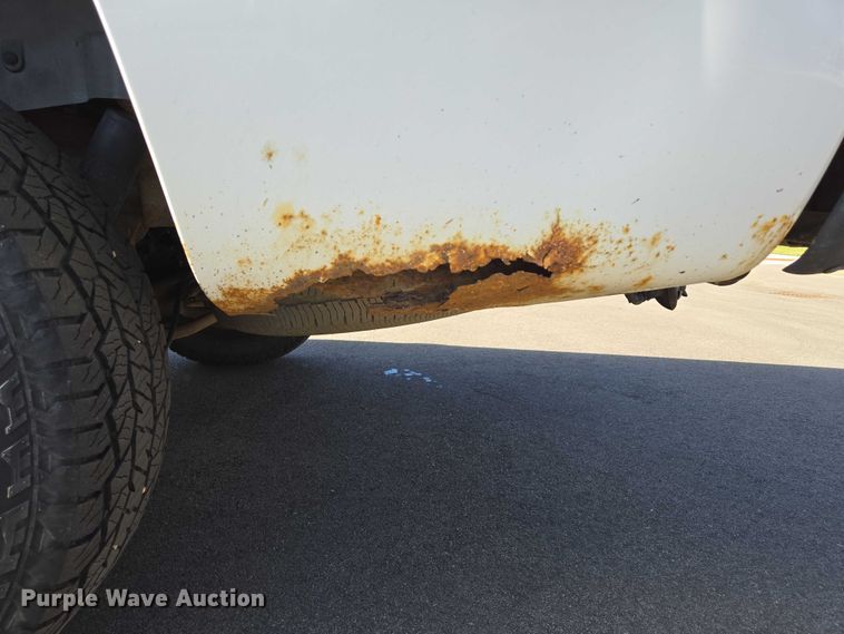 image for item DY1450 2004 Chevrolet Suburban 1500 SUV