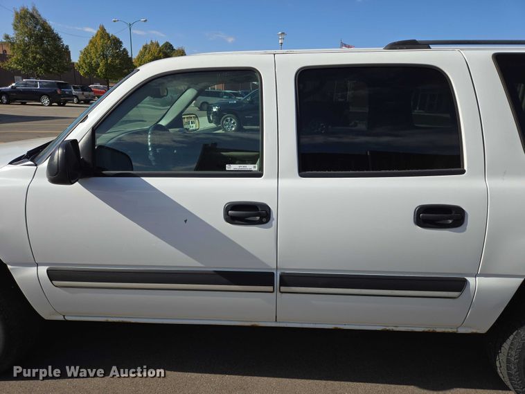image for item DY1450 2004 Chevrolet Suburban 1500 SUV