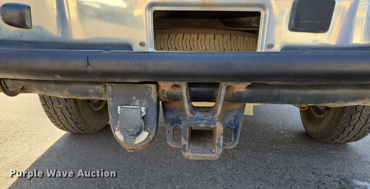 image for item DY1450 2004 Chevrolet Suburban 1500 SUV