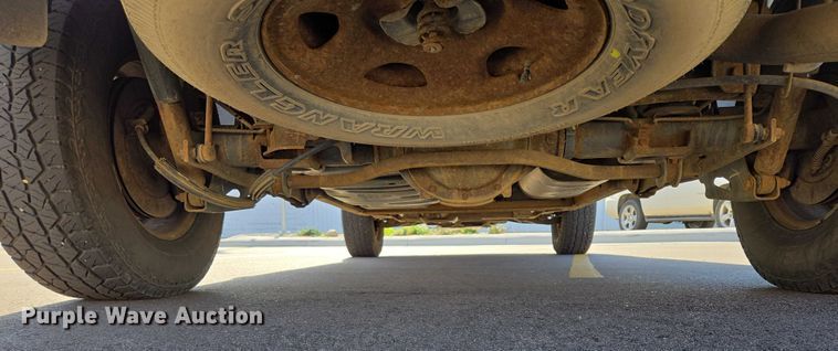 image for item DY1450 2004 Chevrolet Suburban 1500 SUV