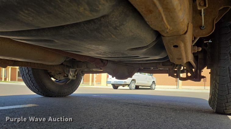 image for item DY1450 2004 Chevrolet Suburban 1500 SUV