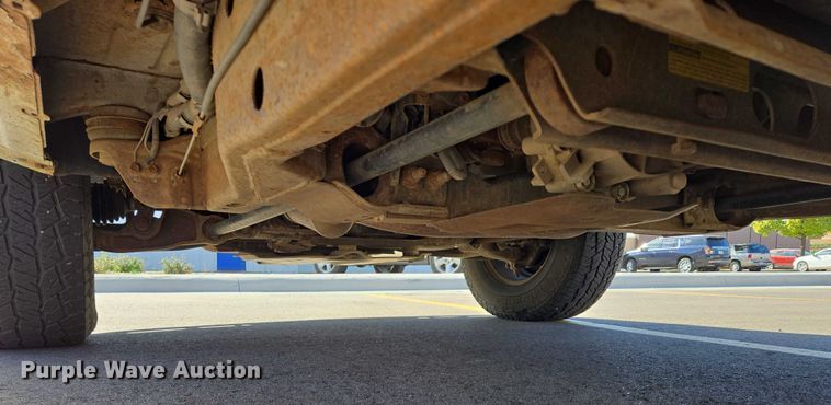 image for item DY1450 2004 Chevrolet Suburban 1500 SUV