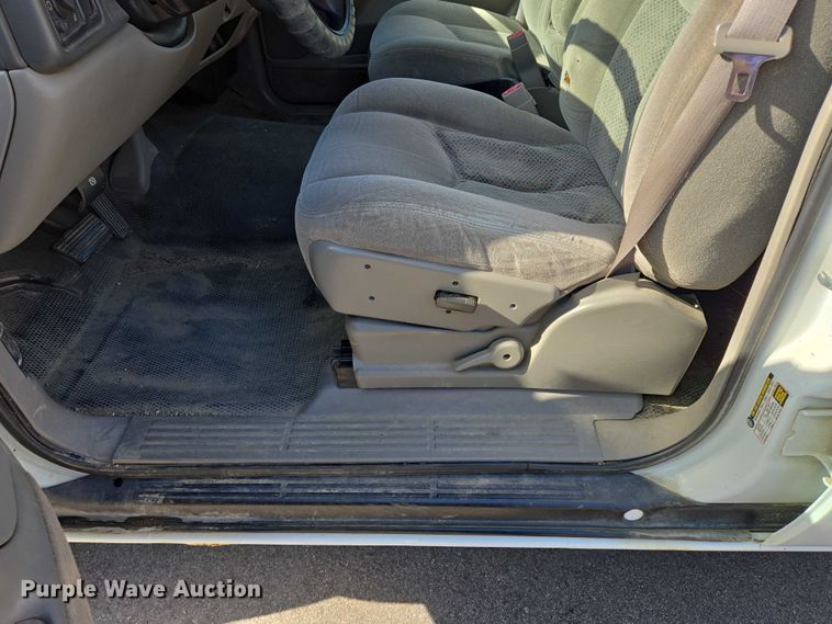 image for item DY1450 2004 Chevrolet Suburban 1500 SUV