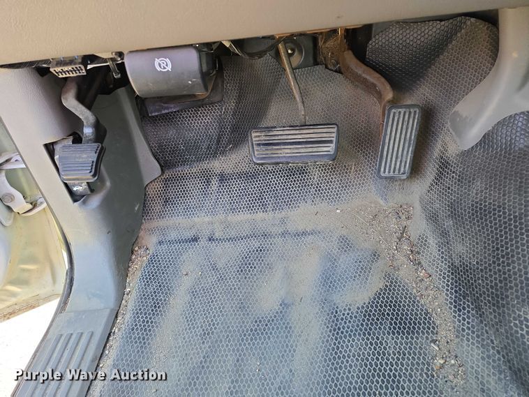 image for item DY1450 2004 Chevrolet Suburban 1500 SUV