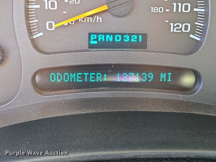 image for item DY1450 2004 Chevrolet Suburban 1500 SUV