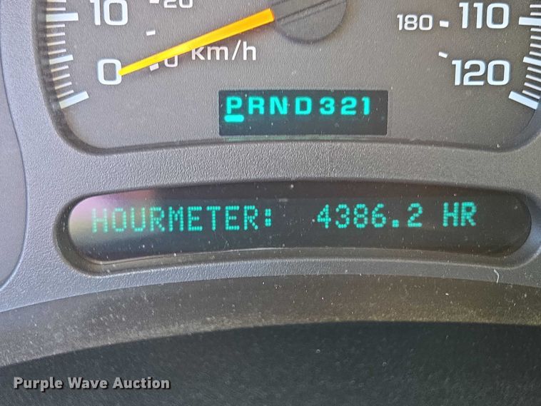 image for item DY1450 2004 Chevrolet Suburban 1500 SUV