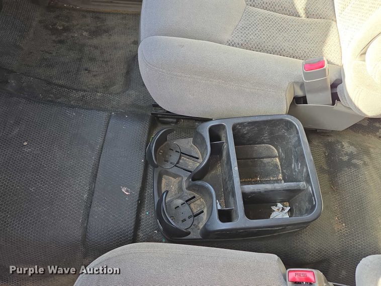 image for item DY1450 2004 Chevrolet Suburban 1500 SUV