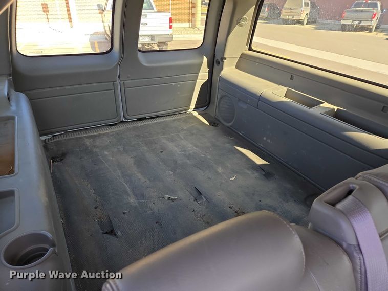 image for item DY1450 2004 Chevrolet Suburban 1500 SUV