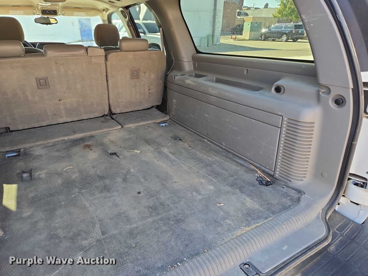 image for item DY1450 2004 Chevrolet Suburban 1500 SUV