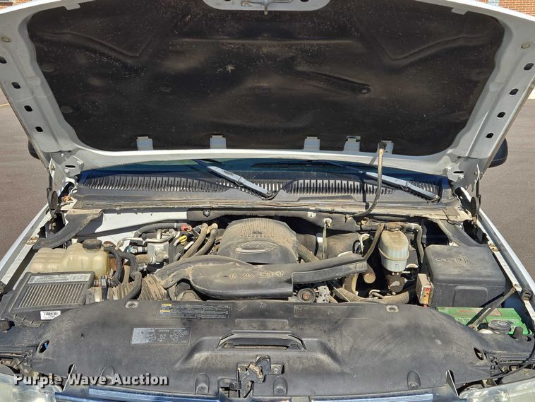 image for item DY1450 2004 Chevrolet Suburban 1500 SUV