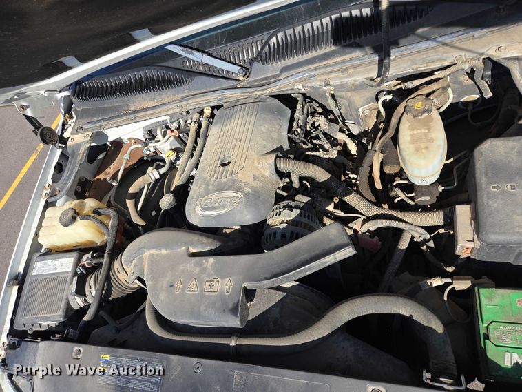 image for item DY1450 2004 Chevrolet Suburban 1500 SUV