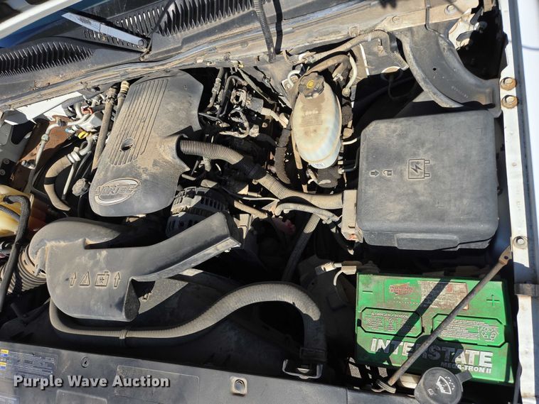 image for item DY1450 2004 Chevrolet Suburban 1500 SUV