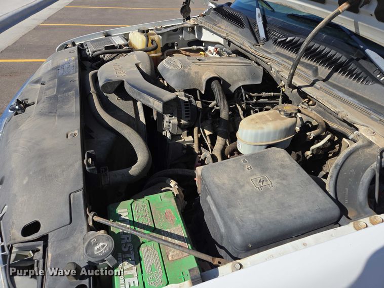 image for item DY1450 2004 Chevrolet Suburban 1500 SUV