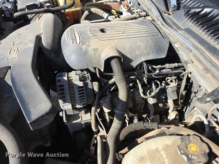 image for item DY1450 2004 Chevrolet Suburban 1500 SUV