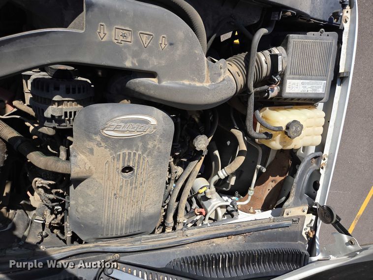 image for item DY1450 2004 Chevrolet Suburban 1500 SUV